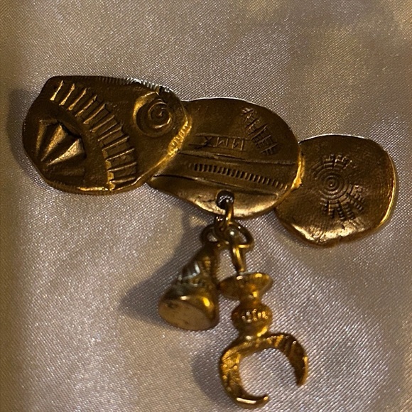 Highly Unusual Gold Stamped Brooch Marked (XWW or XMM) Middle Eastern Design? - Picture 1 of 8